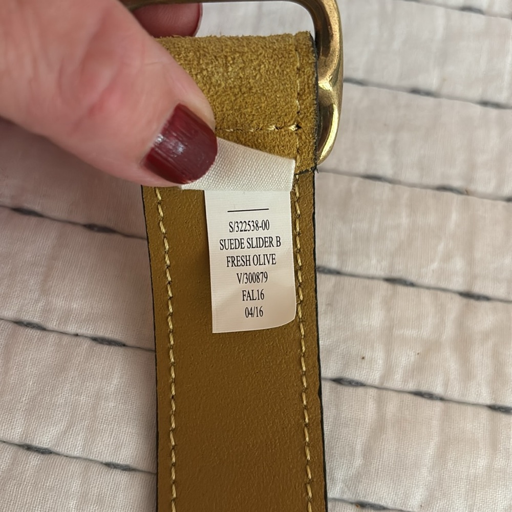 GAP Women’s Mustard Suede Belt preowned size M - Picture 2 of 5
